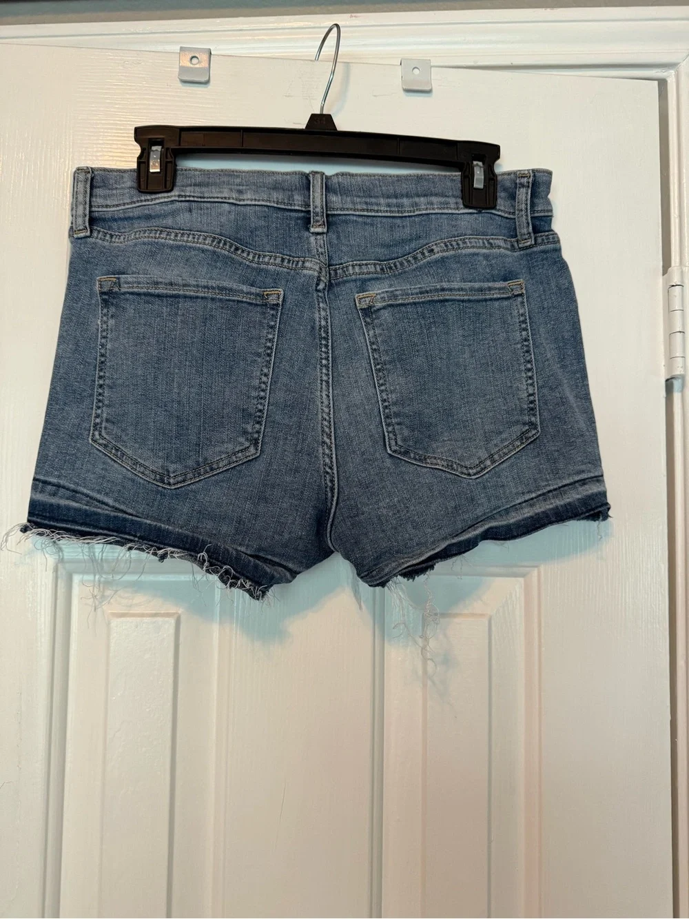 ♥️ Banana Republic Mid-Rise Distressed Jean Shorts Size 28 | Frayed Hem